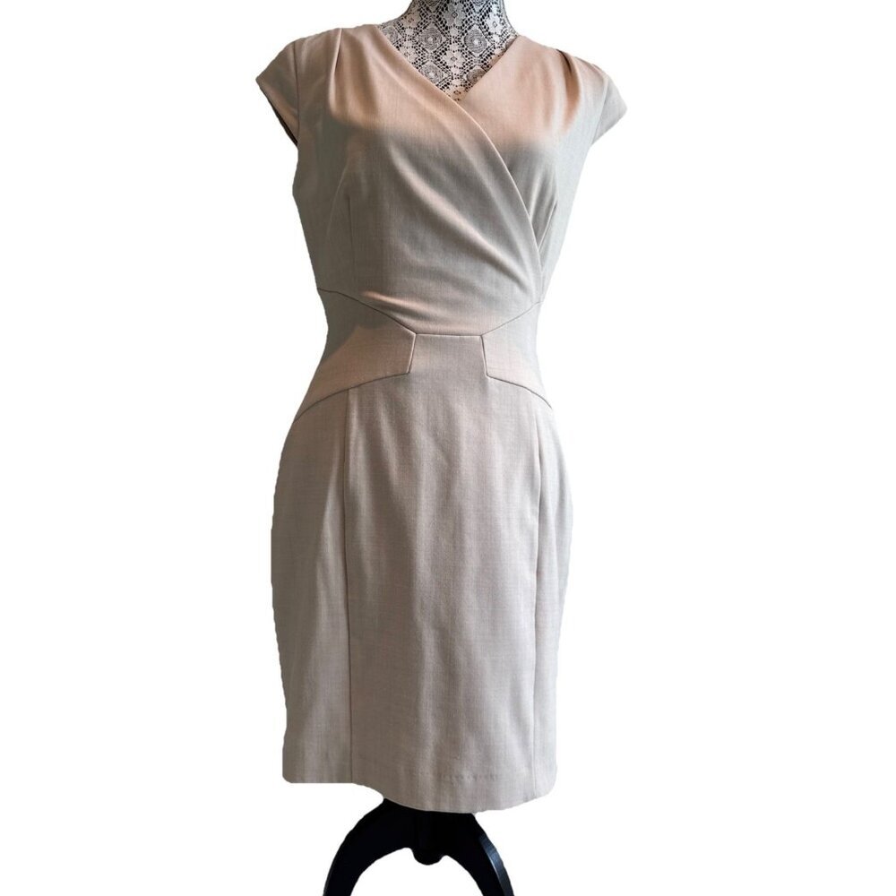 Guess‎ By Marciano Cream Dress Size 8 41% Wool Fine Lines Structured Silhouette